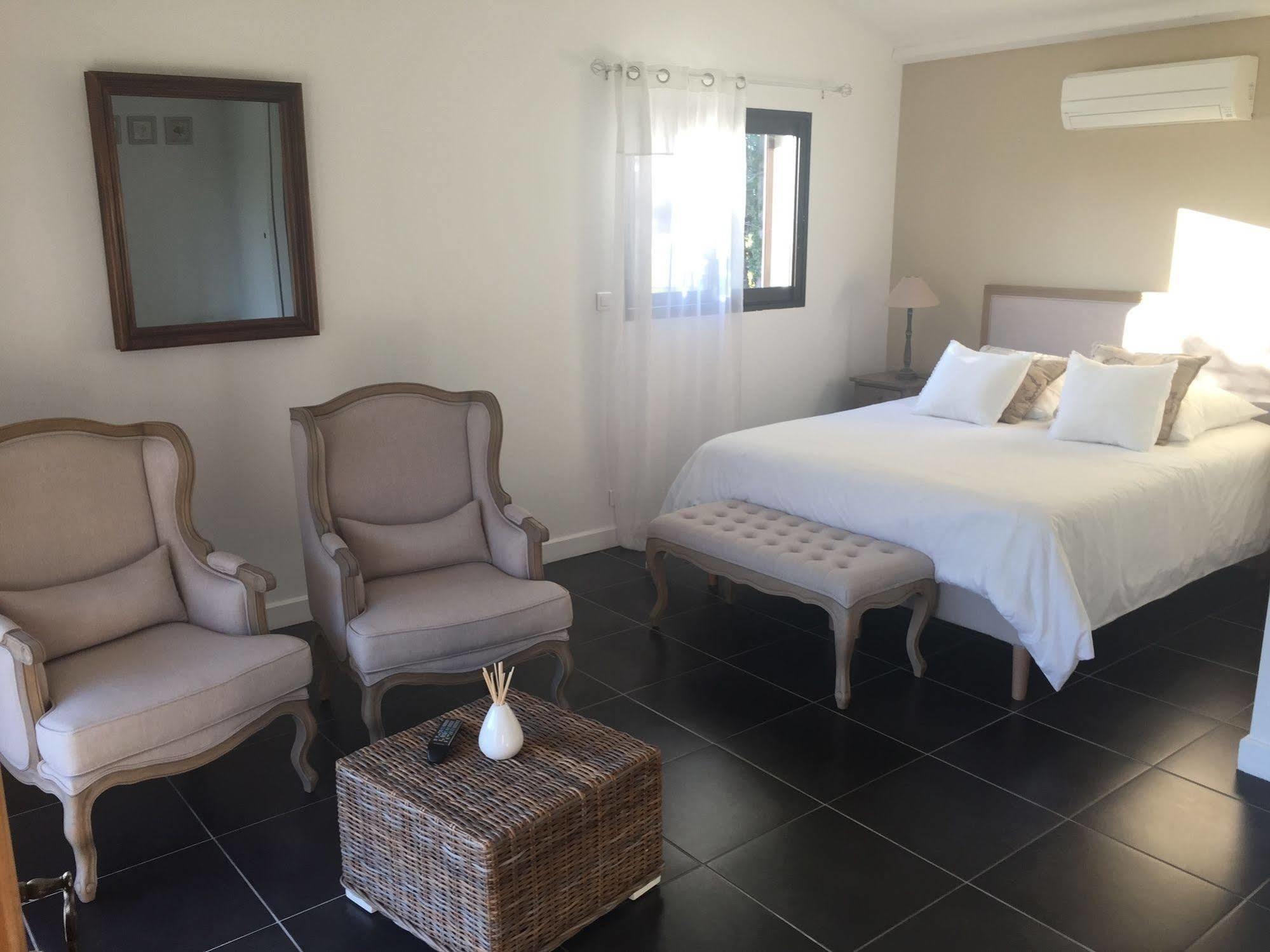 Mas Des Limites Bed & Breakfast Rognonas Luaran gambar